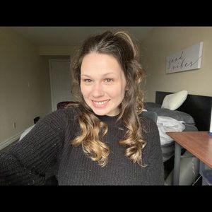 Meet your Posher, Caitlin